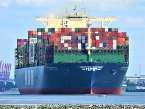 International shipping : freight forwarder